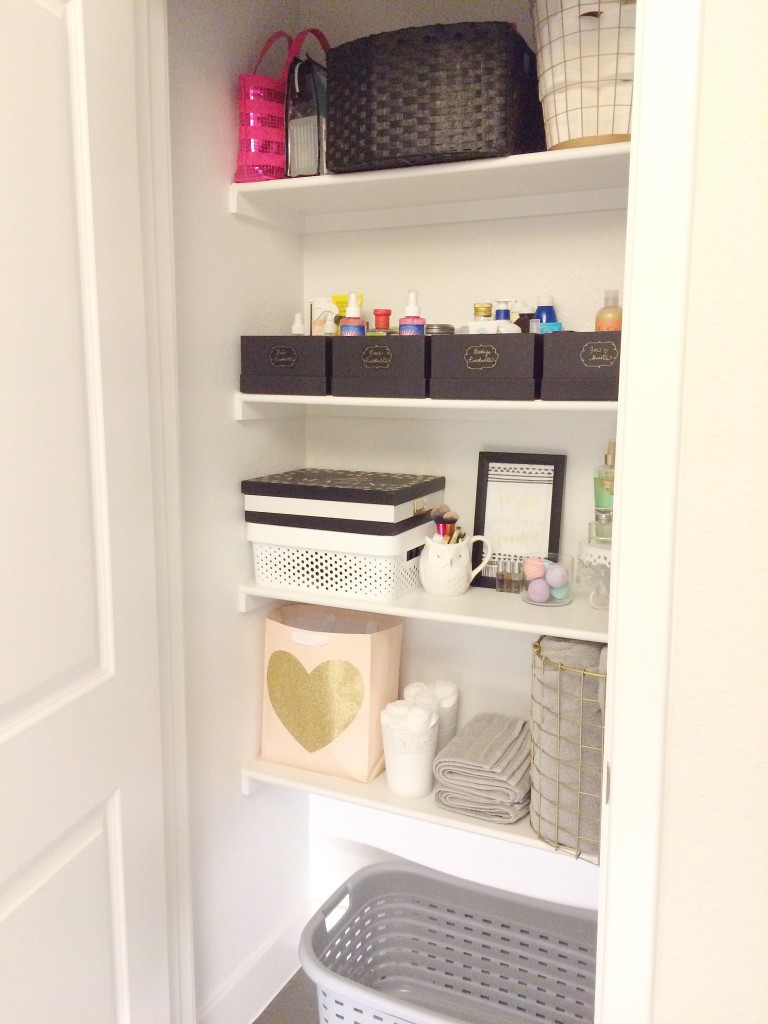 Reveal of the inside of the bathroom and linen closet organization